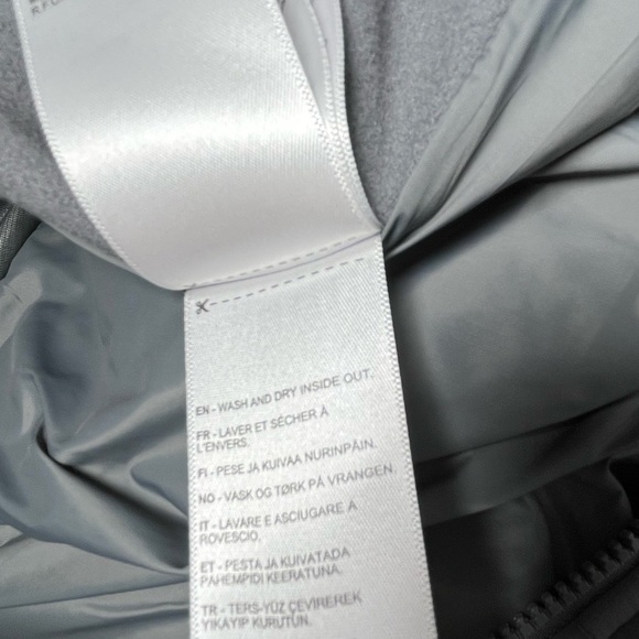 Original Penguin Water-Repellent Quilted Poly Filled Super Light Packable Vest - Picture 16 of 16